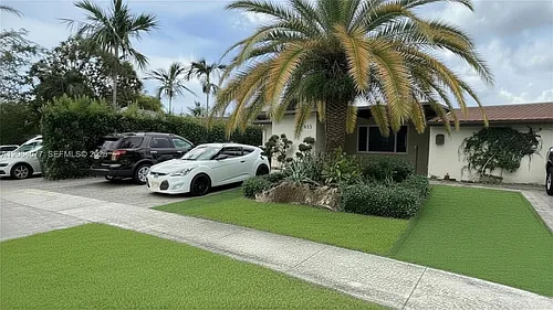 6550 SW 8th St Photo 1