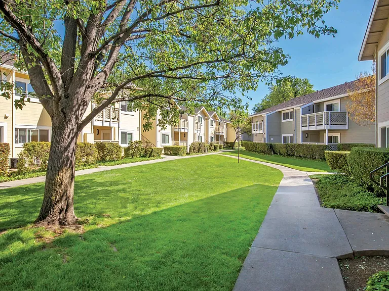 Cypress Pointe Apartments — Photo 1