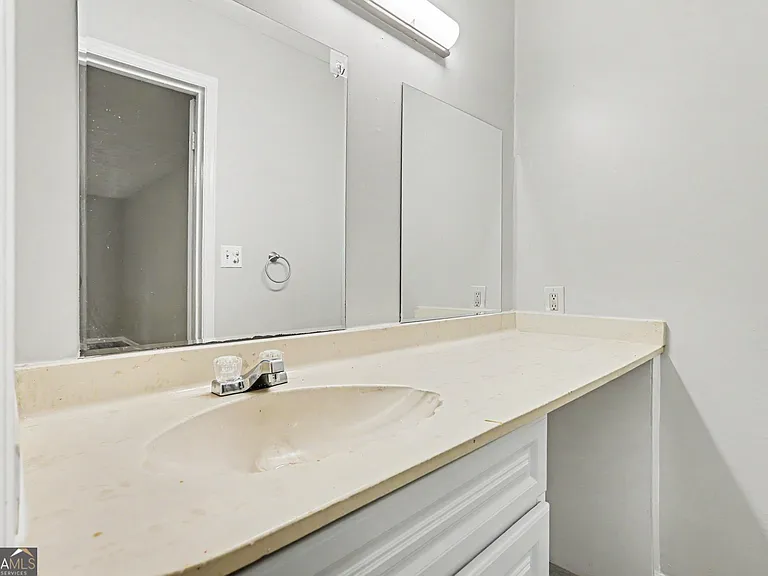 3743 Poplar Dr — Photo 14