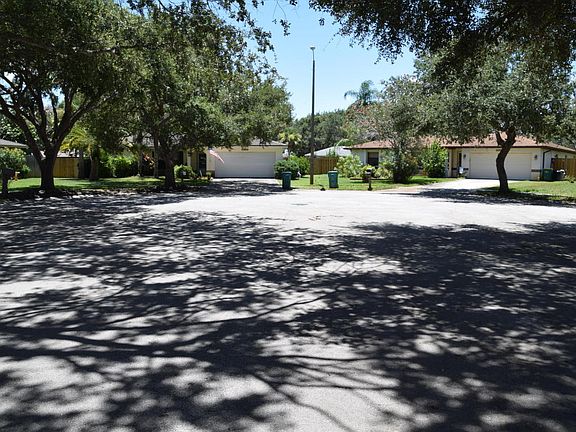 2nd image of 2877 Sarazen Ct