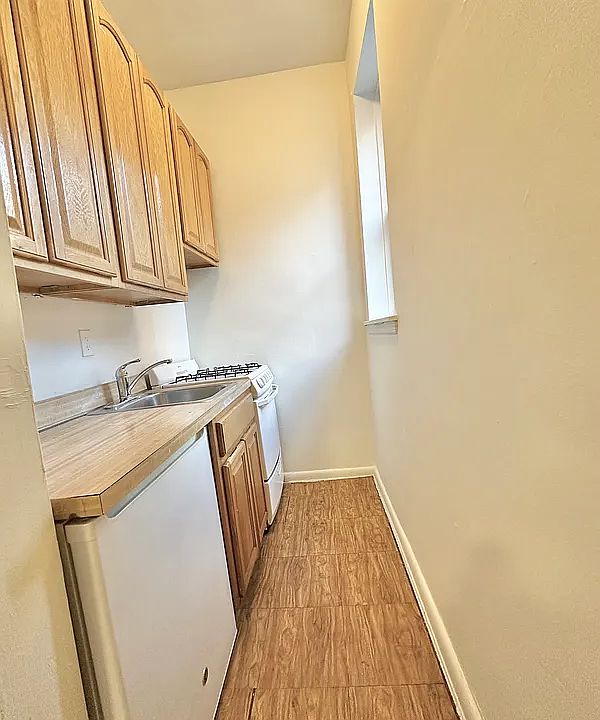 2nd image of 97 Lexington Ave APT 2B