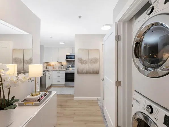 26 Avenue At Port Imperial image 12 of 38