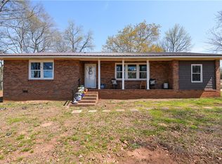 104 Colonial Dr, Pelzer, SC 29669