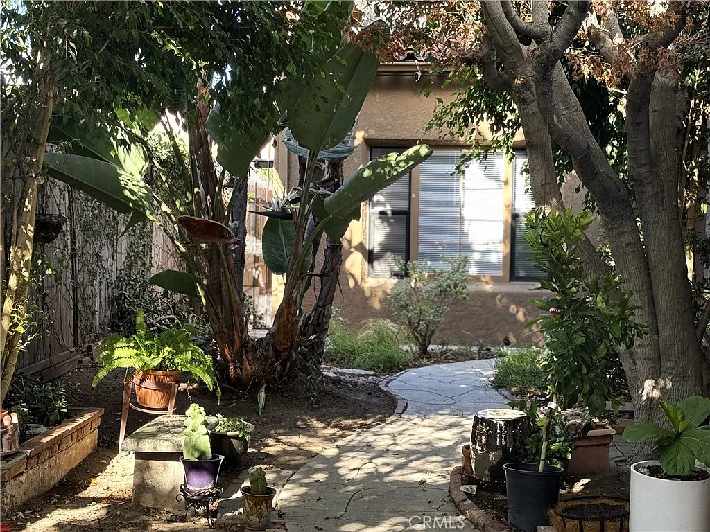 2 bed, 1200 sqft, $3,300 — Photo 2