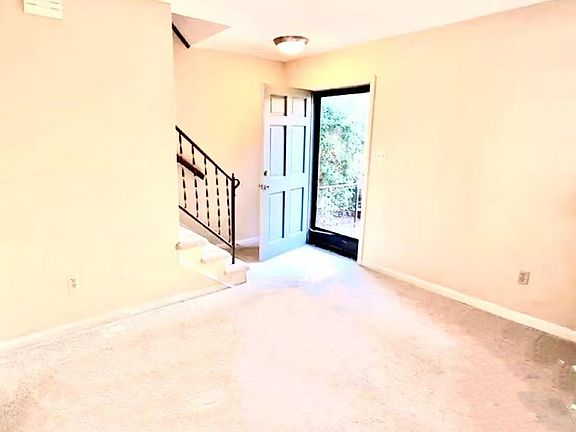 3rd image of 10923 Park Rd