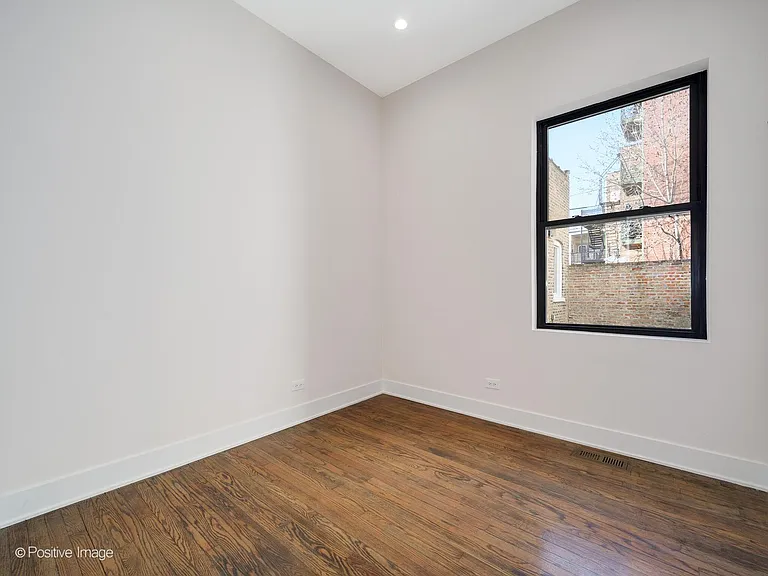 846 N Ashland Ave — Photo 11