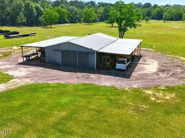 271 Bobby Ln, Picayune, MS 39466