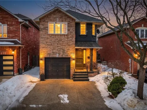 2062 Westmount Dr, Oakville, ON L6M 3P2
