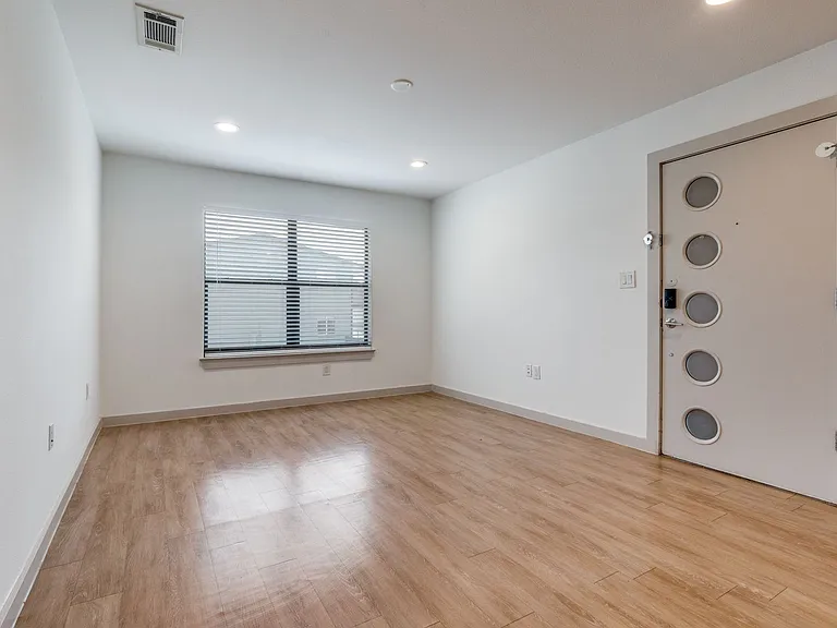 Royal Palms - Updated units on Gaston Ave | Close to Lakewood Shopping Center! — Photo 14