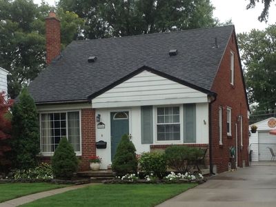 21544 Prestwick Ave, Harper Woods, MI, 48225