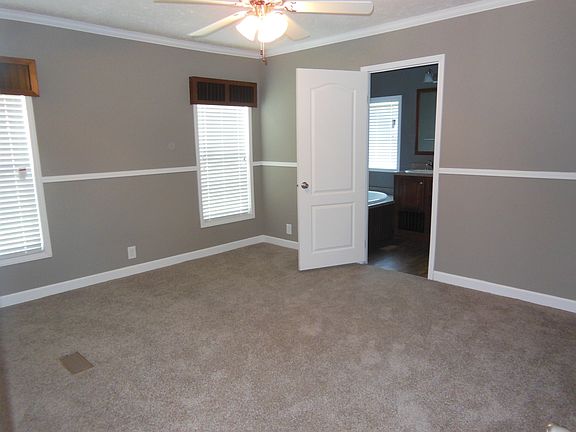 4th image of 281 Silver Birch Cir