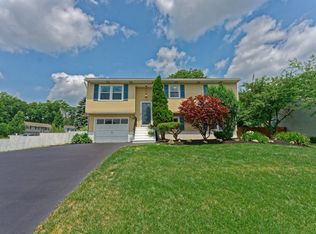 2 Brandon Ct, Latham, NY 12110