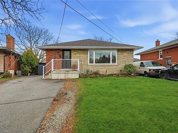 2nd image of 20 Nelligan Pl