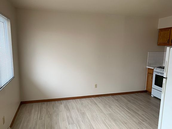 3rd image of 580 W 9th St