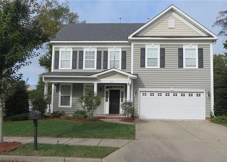 2207 Tuliptree Cir — Photo 1