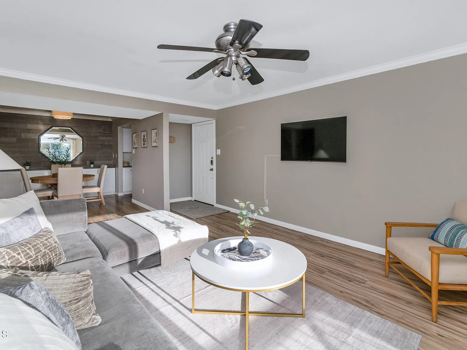 2 bed, 2.0 bath, 1073 sqft, $2,500 — Photo 2