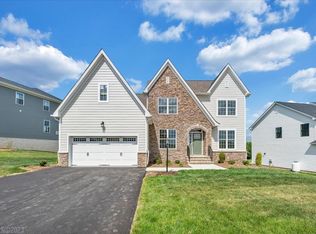 1100 Round Meadow Dr, Christiansburg, VA