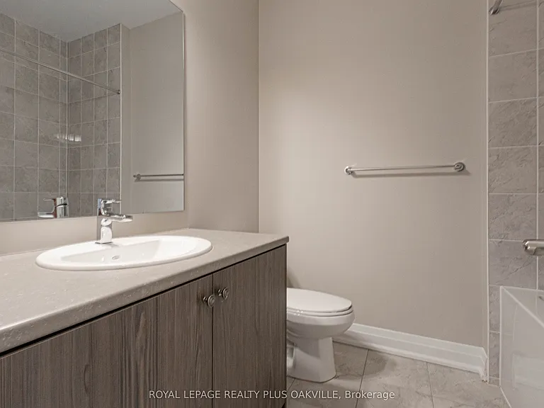 2468 Badger Cres — Photo 25