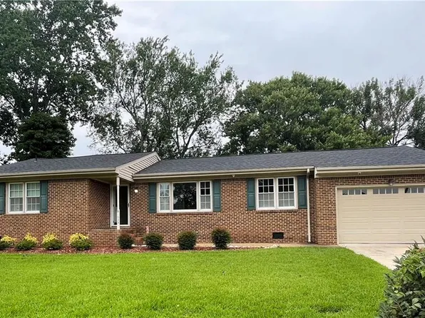 1633 Guthrie St, Virginia Beach, VA 23464