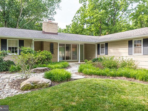 2nd image of 1765 Daisey Ct