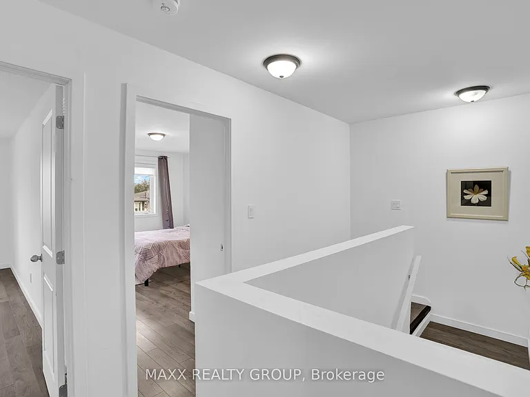 352 Alberta St — Photo 17