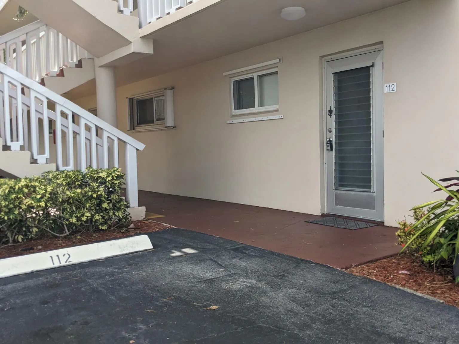 2 bed, 1.0 bath, 894 sqft, $1,800 — Photo 1