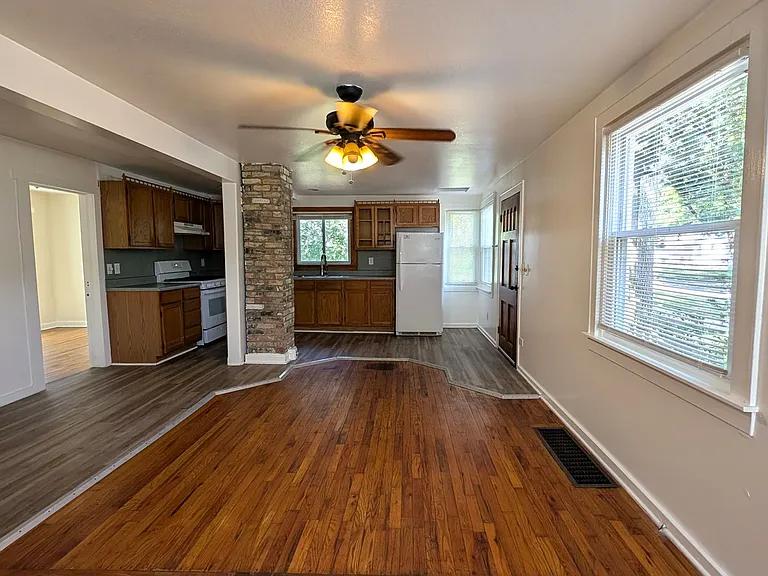 2311 Philo Ave — Photo 4