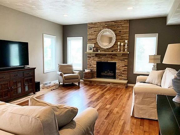 4th image of 571 Ashton Ct