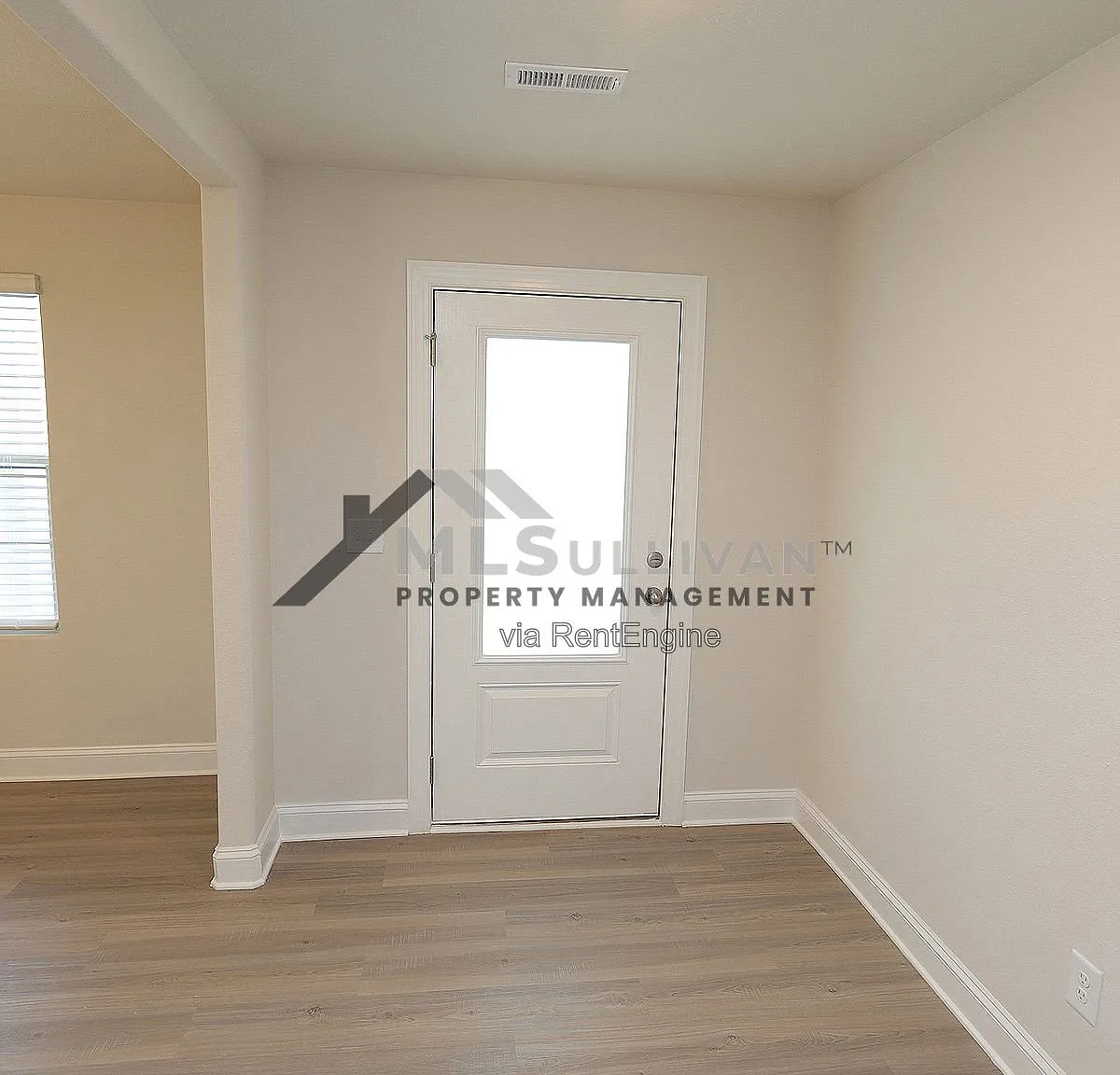 4 bed, 2.5 bath, 2662 sqft, $2,350 — Photo 3