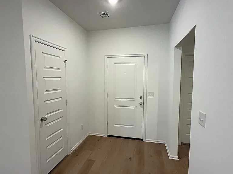 4004 Dutch Ln — Photo 2