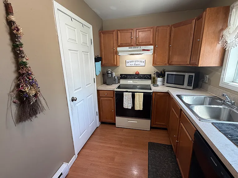 27 Ravine St #27 — Photo 7