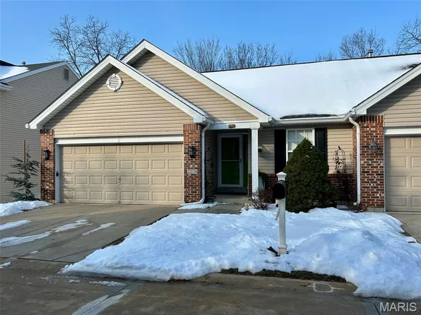 2274 Wills Hollow Dr, Saint Peters, MO 63376