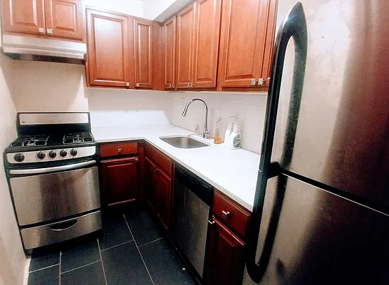 Rented by Zuz Realty | media 21