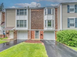 2230 Clifton Pl, Hoffman Estates, IL 60169