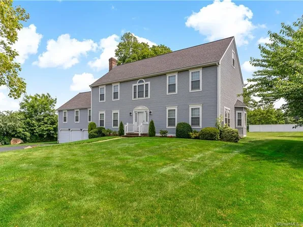 13 Lomartra Lane, Branford, CT 06405