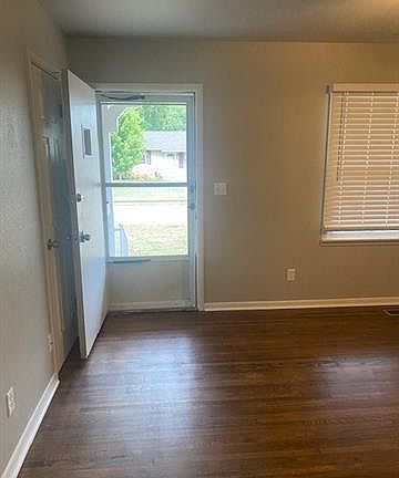 3rd image of 1421 E Denton Ave
