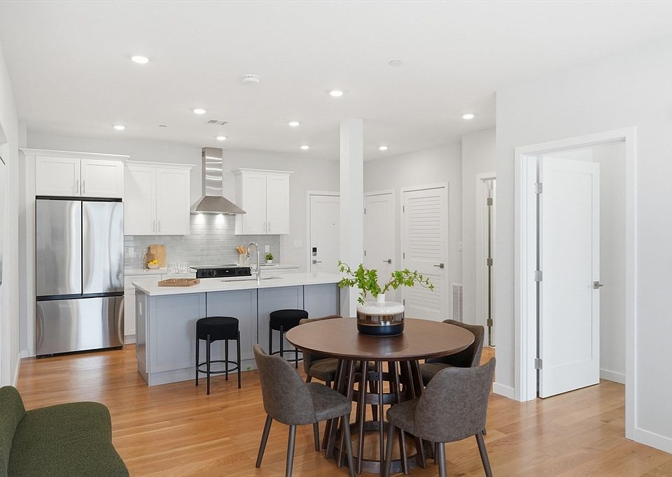1st image of 267 Old Colony #308