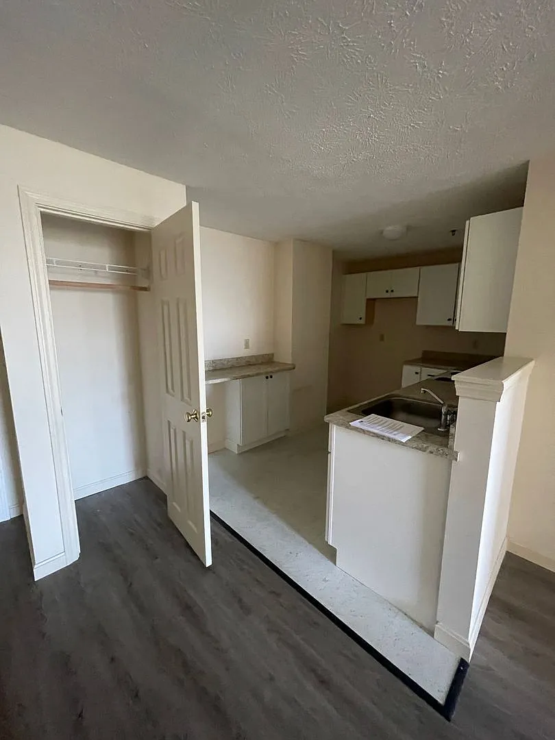 Kingsley Apartments — Photo 4