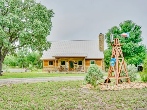 457 COUNTY ROAD 4614, Castroville, TX 78009