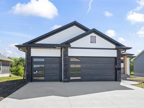 1550 Parker Ct, North Liberty, IA 52317