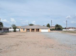 13325 Navajo Rd, Apple Valley, CA 92308