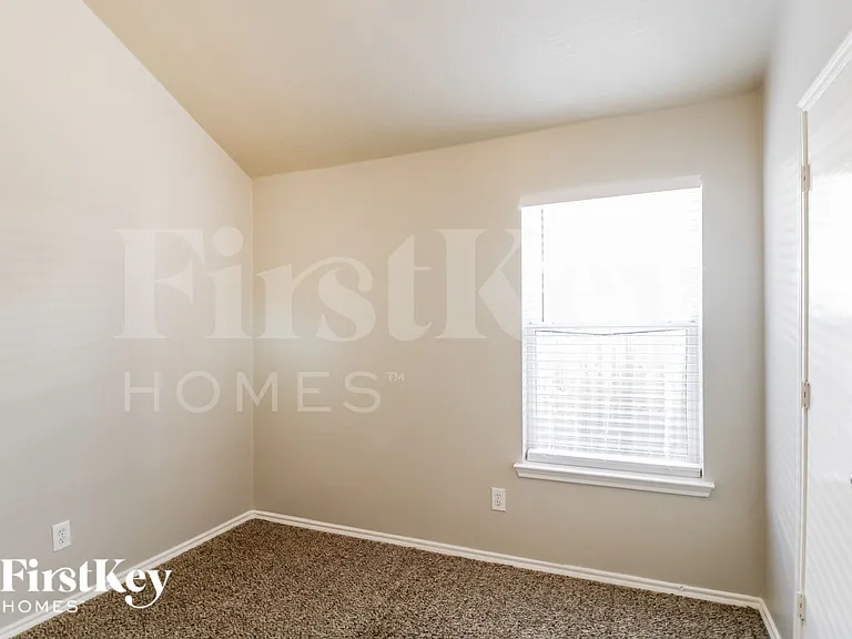 21554 Kings Bend Dr — Photo 14