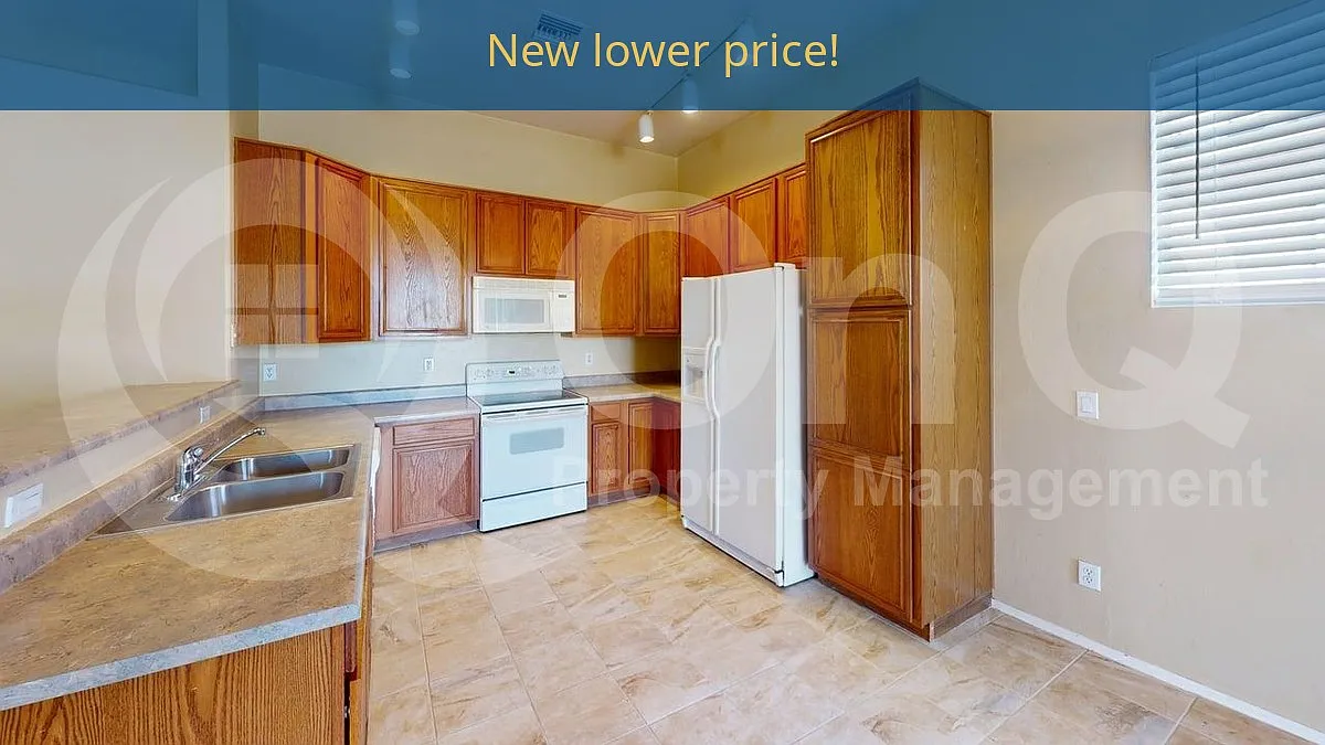 3 bed, 2.0 bath, 1601 sqft, $1,799 — Photo 1