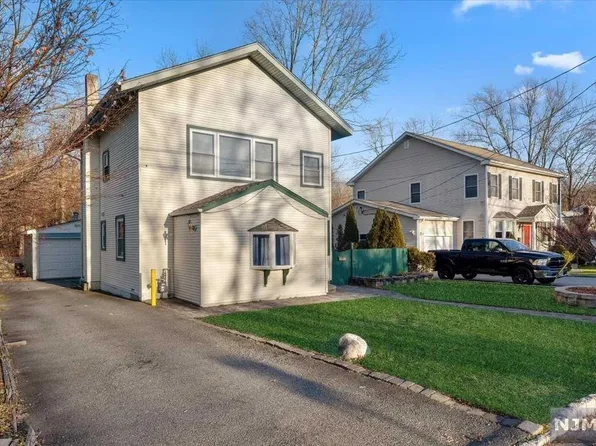 136 River Dr, Lake Hiawatha, NJ 07034