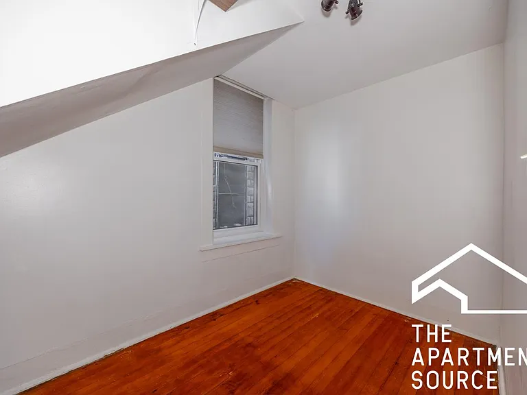 1820 S Throop St #1R — Photo 8