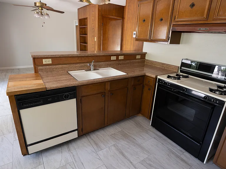 5235 Happiness St — Photo 12