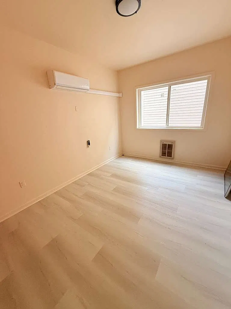 Studio, $1,400 — Photo 2