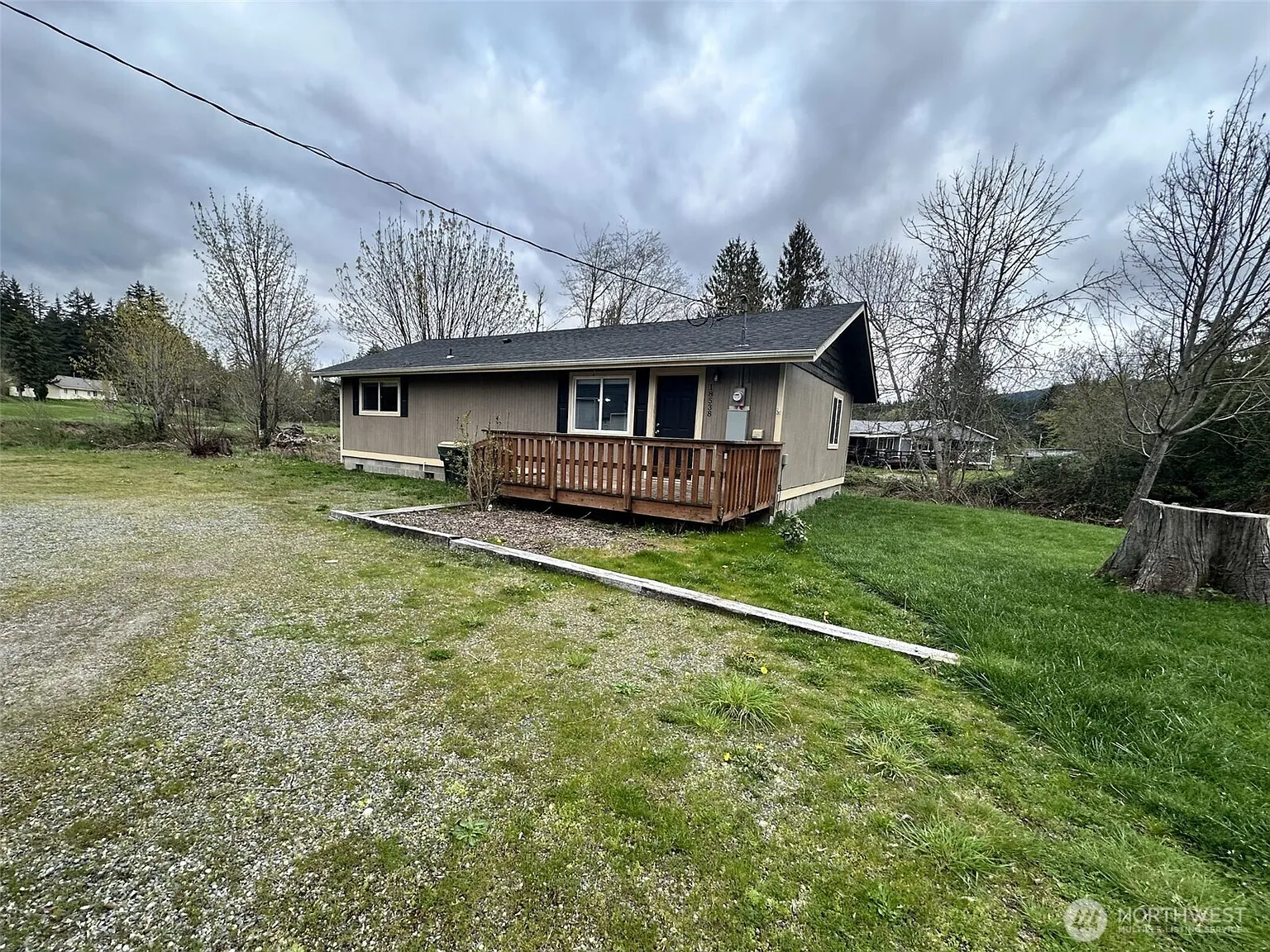 18538 Dynamite Dr SE photo 1