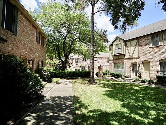 2nd image of 14711 Barryknoll Ln APT 36