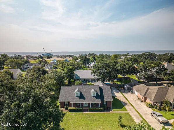 207 E 3rd St, Long Beach, MS 39560